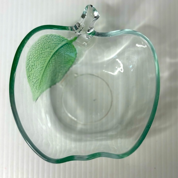Art Glass Apple Bowl KIG Textured Green Leaf Dessert Trinket Dish Indonesia Vntg - Picture 1 of 8